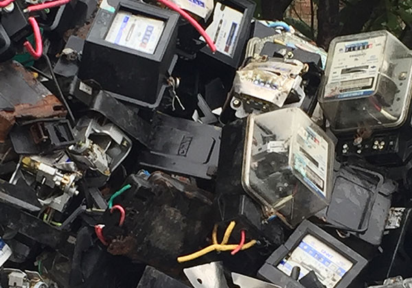回收废旧三相电表